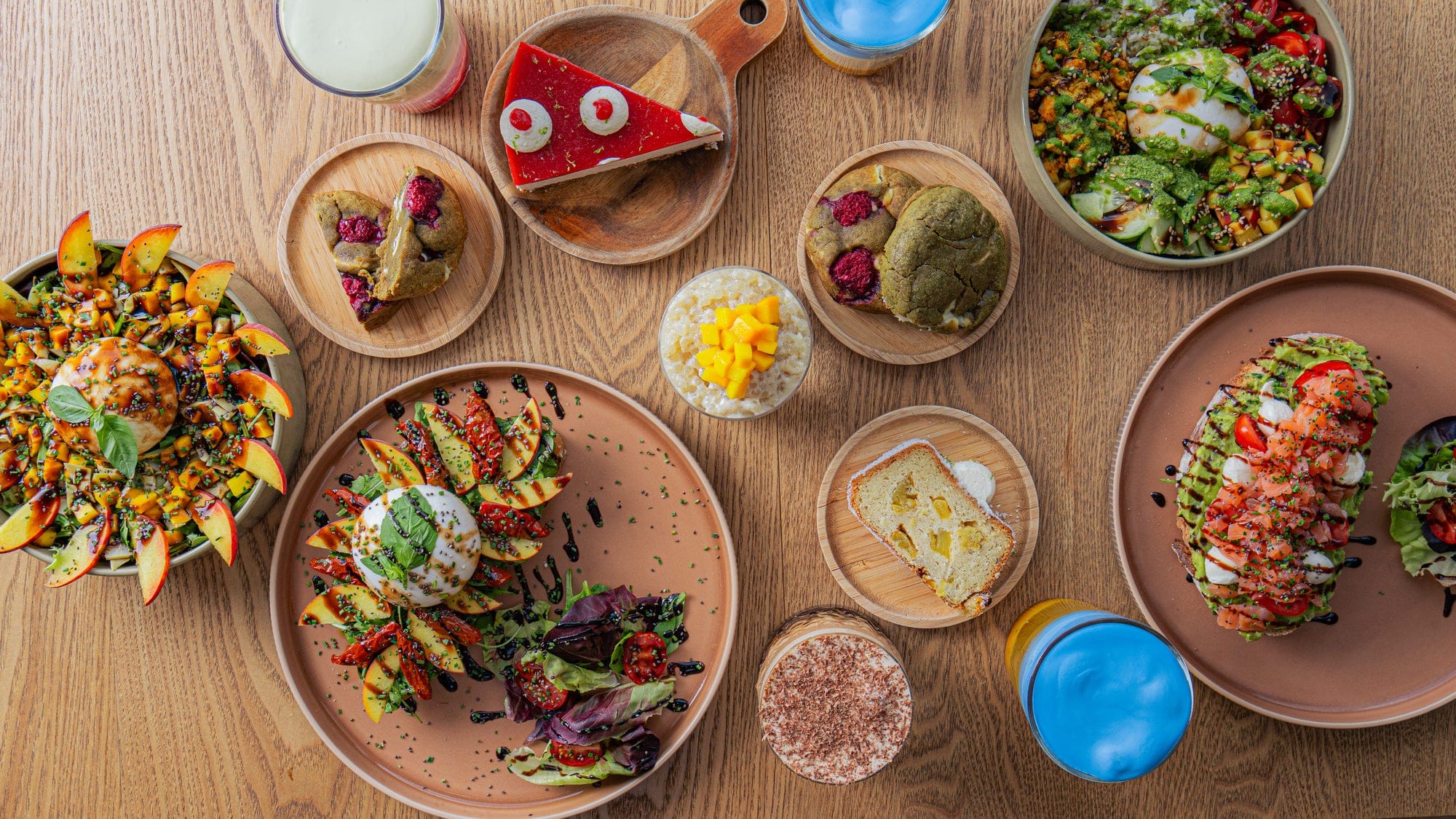 La table Teaven dressée pour le brunch